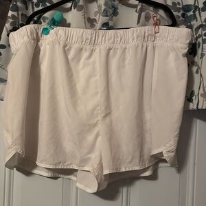 ⭐️ Old Navy Activewear White Shorts – Size 3X ⭐️